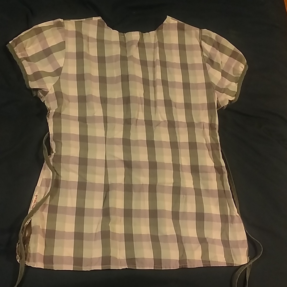 Scrub Top - Picture 2 of 3